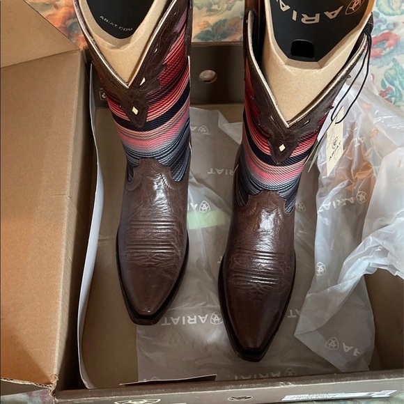 NIB Ariat Wood Bottom Circuit Serape Boots - Picture 4 of 8